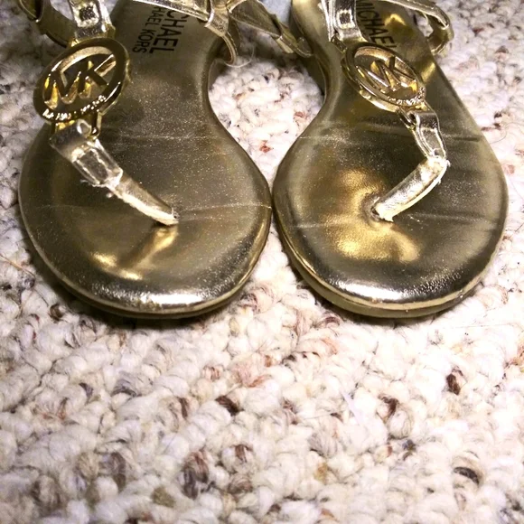 Michael Kors Toddler Girl's Gold Metallic MK Charm Thong Back Strap Sandals - Picture 3 of 9